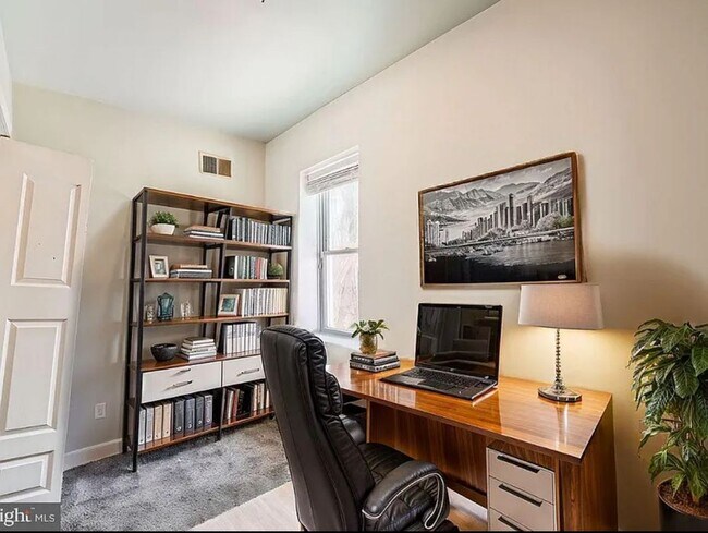 Foto del edificio - 222 S Carey St
