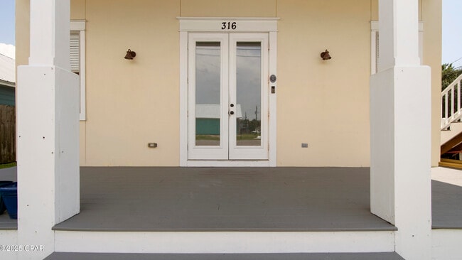 Building Photo - 316 Petrel St