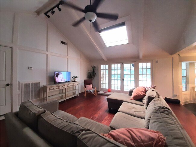 Building Photo - 1558 O'Connor Dr