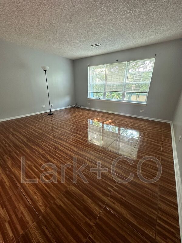 Foto del edificio - 9250 E Girard Ave