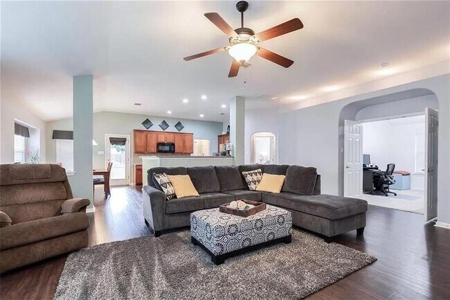 Foto del edificio - 20801 Kearney Hill Rd