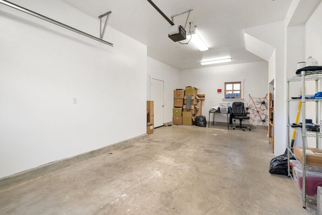 Foto del edificio - Beautiful 2 Bed/2 Bath townhome near downtown SLO!