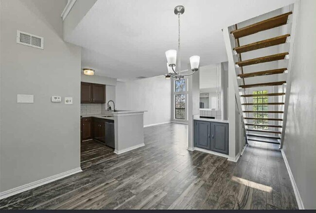 Foto del edificio - 3406 Country Club Dr W