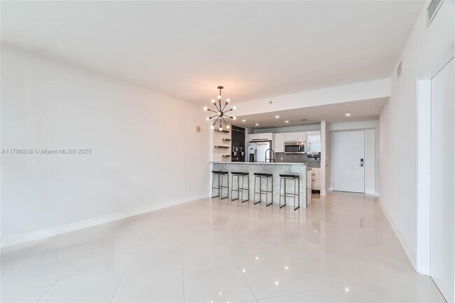 Foto del edificio - 601 NE 36th St