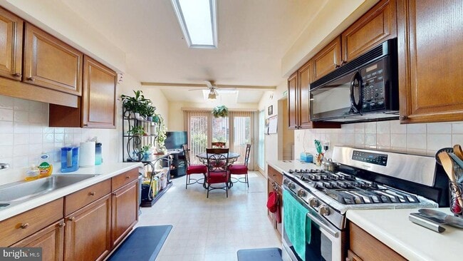 Building Photo - 6279 Walkers Croft Way