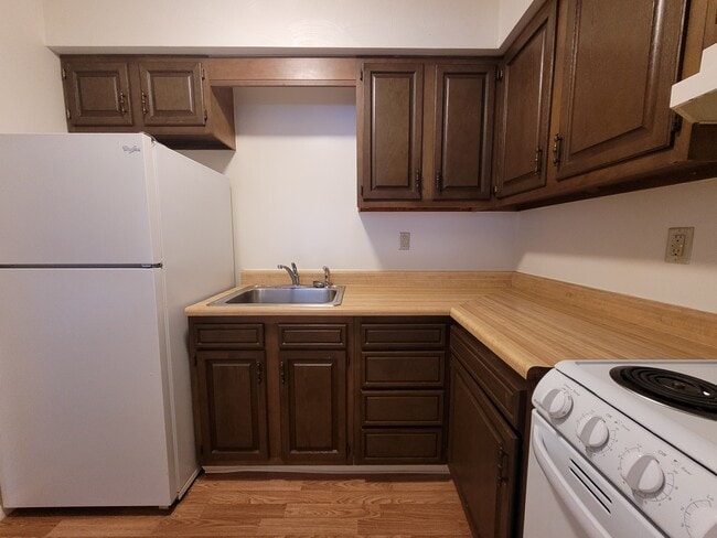 Building Photo - Tanglewood Apartments