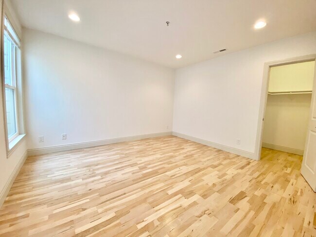 Foto del edificio - 2448 Geary Blvd