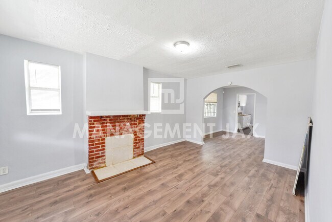 Foto del edificio - 1210 W 27th St