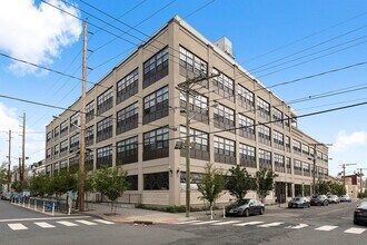 Building Photo - 136 Oakland Ave