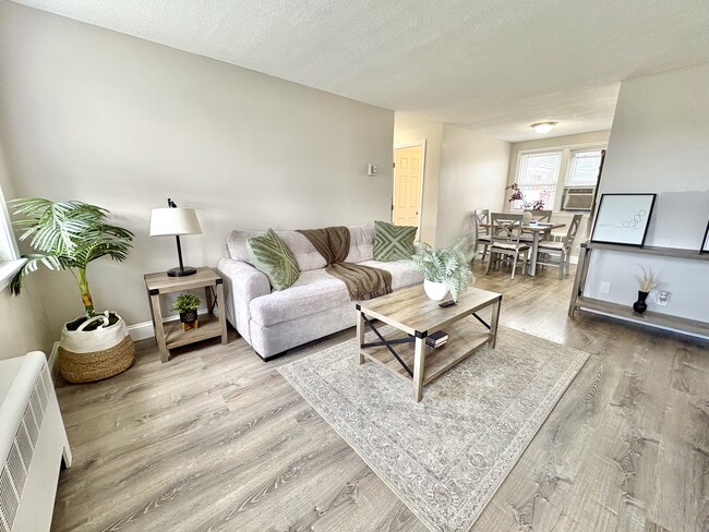 Building Photo - Shawomet Gardens Apartments