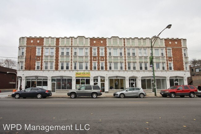 Building Photo - 932 E 79th St