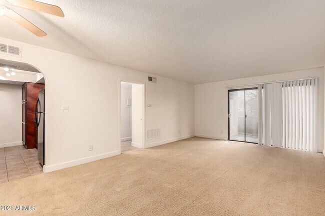 Foto del edificio - 3825 E Camelback Rd