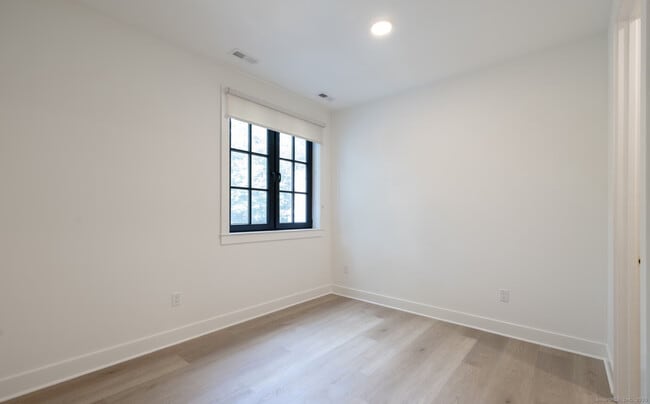 Building Photo - 100 E Putnam Ave