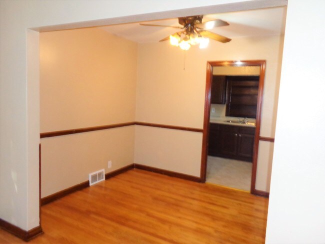Building Photo - 9511 Ridge Ave