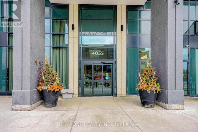 Photo du bâtiment - 4055 Parkside Village Dr