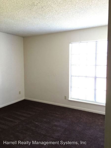 Foto del edificio - 8824 Old Mcgregor Rd