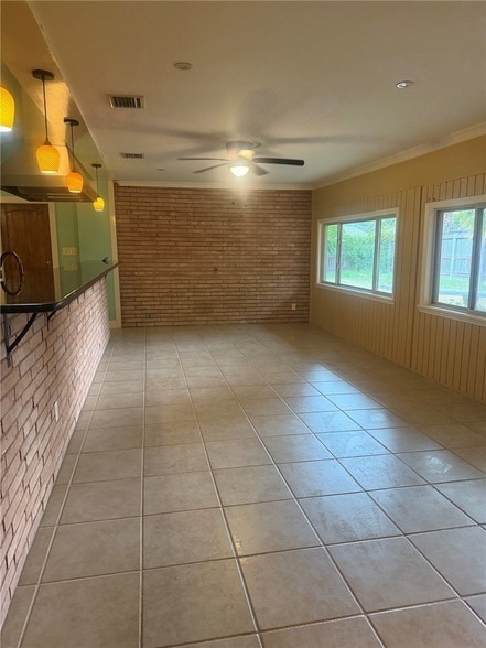 Building Photo - 302 Montclair Dr