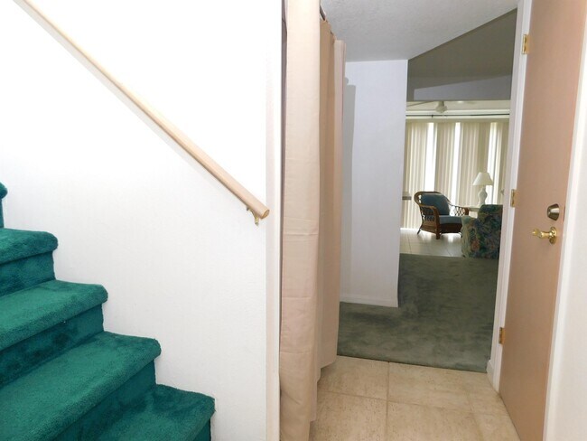 Building Photo - 547 Caribbean Dr