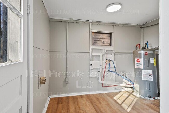 Building Photo - 2418 Montgomery St
