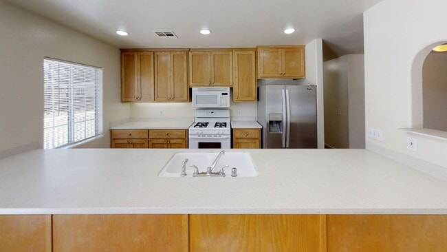 Building Photo - 7BD/3BA, Large Decks!