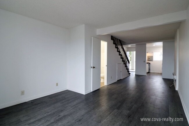 Building Photo - 271 S Ventura Rd