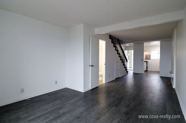 Foto del edificio - 271 S Ventura Road Unit 298