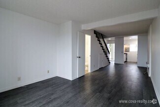 Building Photo - 271 S Ventura Rd