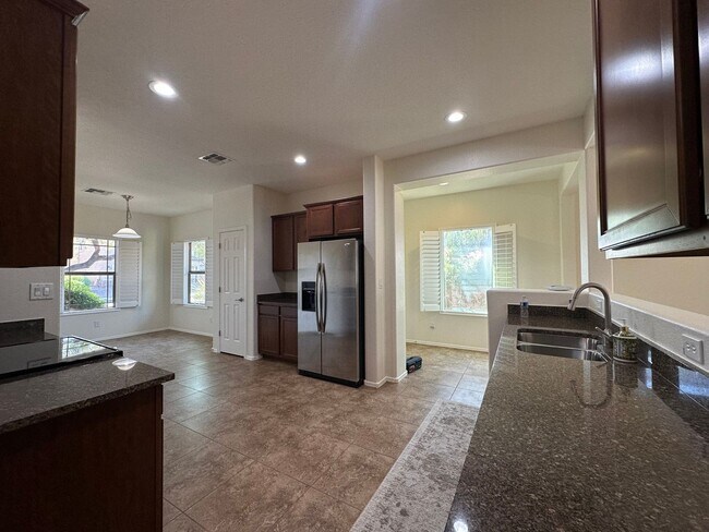 Building Photo - 3 Bedroom/2 Bath Single Level Home in Peoria!