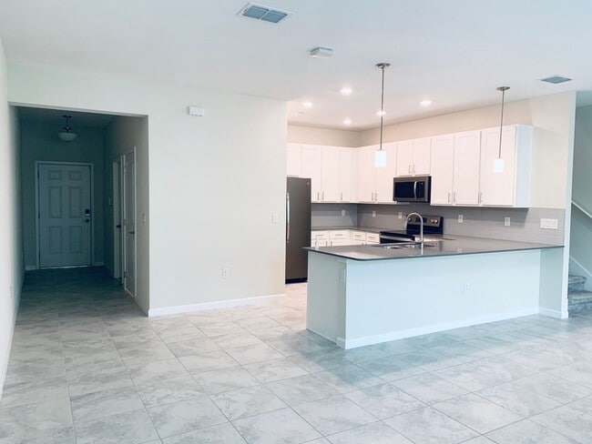 Building Photo - Townhome for Rent