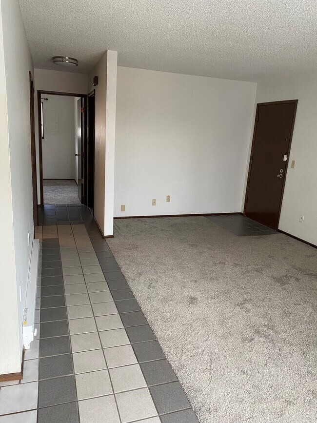 #C - Habitación/pasillo delantero - 3430 SE 68th Ave