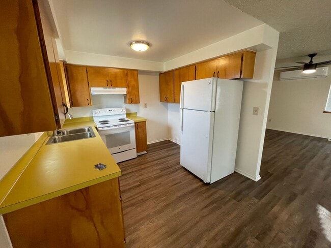Building Photo - Adorable 2 Bedroom Home