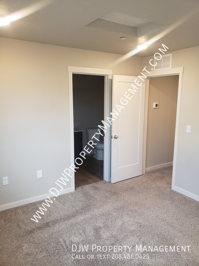 Building Photo - 608 N 44th St