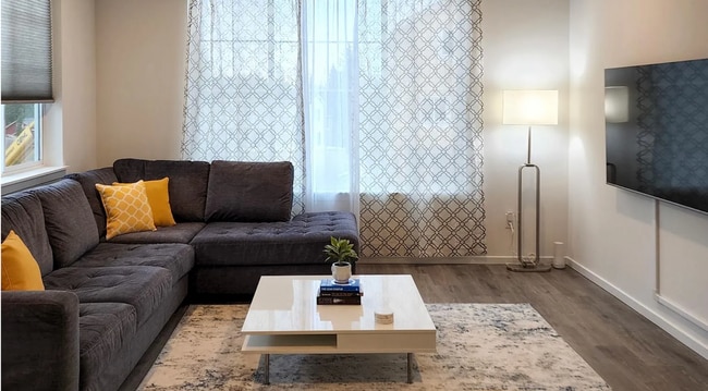 Building Photo - Fully Furnished Short-Term Rental | All Utilities Included |