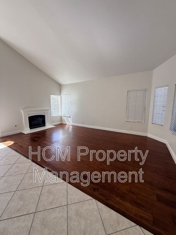 Building Photo - 827 S Shanada Ct