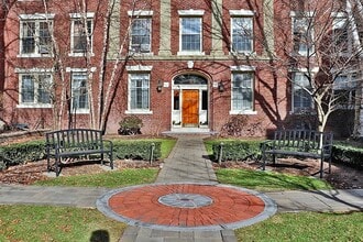 Building Photo - 141 Beaconsfield Rd
