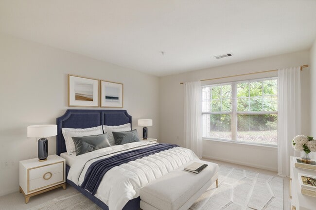 Building Photo - Everly Darien