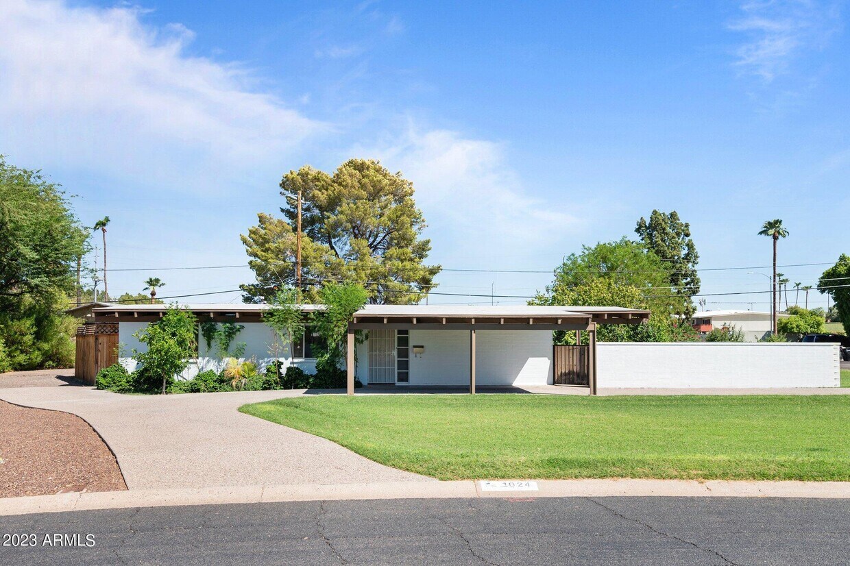 Primary Photo - 1024 E Palo Verde Dr