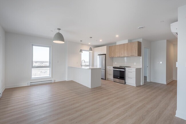 Building Photo - U403