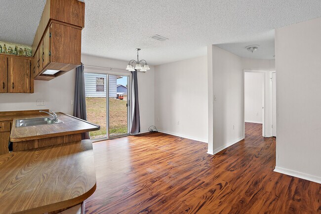 Building Photo - 202 Fernwood St