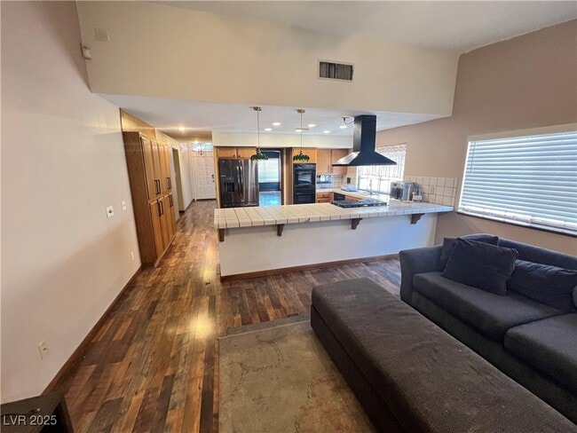 Building Photo - 5242 Dickens Dr
