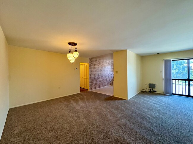 Foto del edificio - 2 Bedroom Condo in Pikesville/Courthaven
