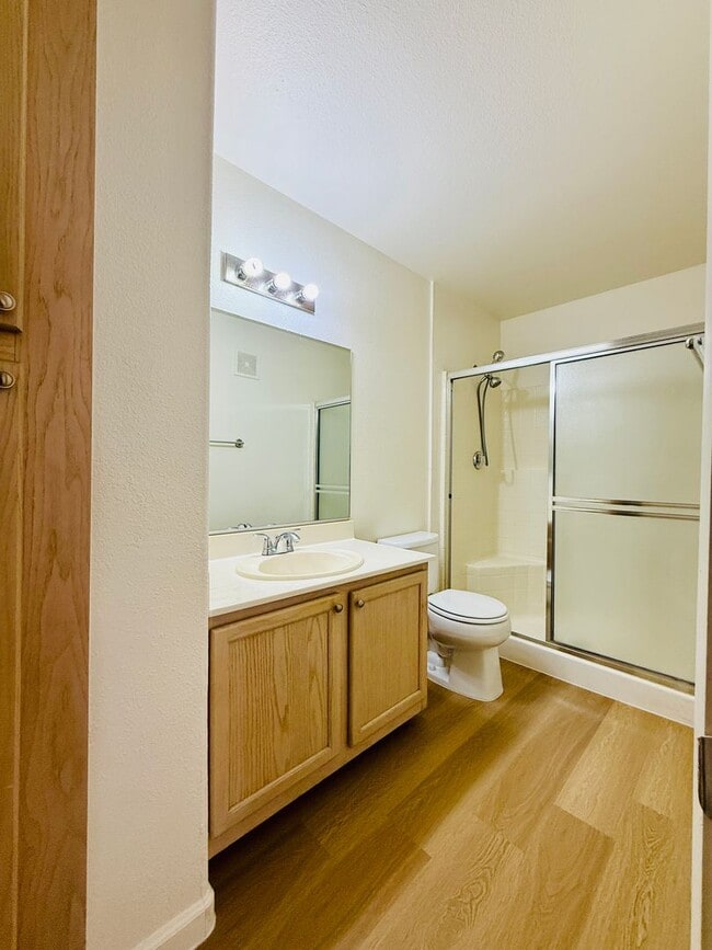 Foto del edificio - 2nd Floor Unit in Gated Community!