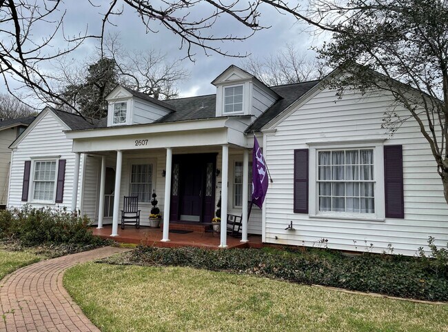 Building Photo - 2607 N Pecan St