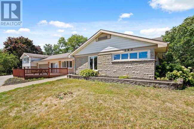 Photo du bâtiment - 290 Lakeshore Rd