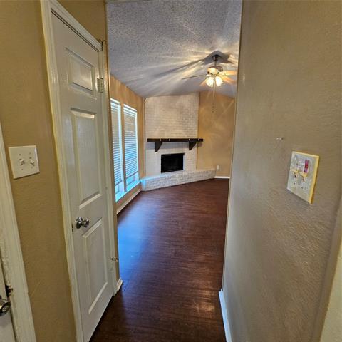 Building Photo - 1402 Darr St