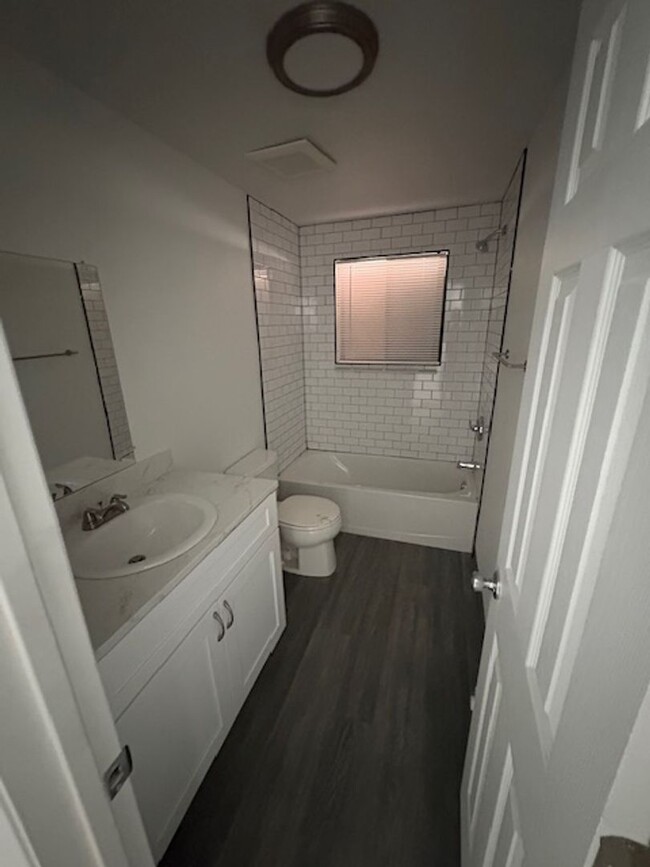 Building Photo - Newly Renovated 2 bedroom 1 Bathroom - OPE...