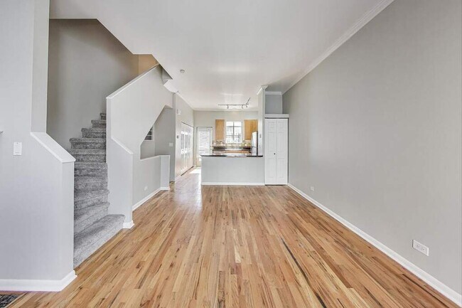 Foto del edificio - 1145 W Newport Ave