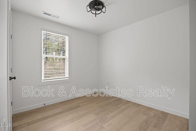 Building Photo - 2811 Wilcox Pl