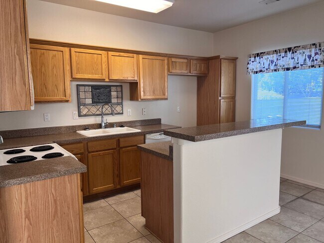 Foto del edificio - 2 Bed 2.5 Bath Two Story Townhouse with 2 ...