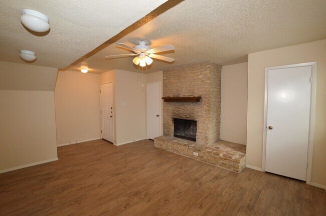 Building Photo - STL - 9023 Sawtooth Lane A/B